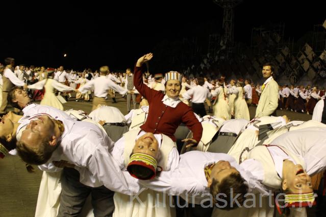 Deju kolektīvs RŪDIS 